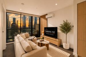 Wonderful Stay at CBD - Sky High City Views - Brand New Luxury Apartments