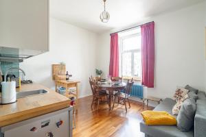 Beautiful Flat Close to the Old Town and Parks