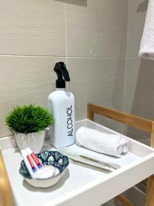 New! Modern Chic 2BR Condo with Fast Wifi