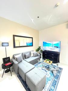 New! Modern Chic 2BR Condo with Fast Wifi