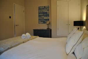 Alexandra Court One Bedroom Central Windsor Flats with Parking