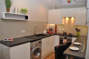 Alexandra Court One Bedroom Central Windsor Flats with Parking