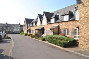 Alexandra Court One Bedroom Central Windsor Flats with Parking