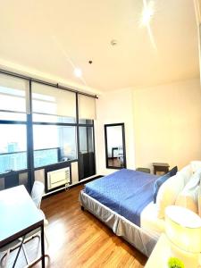 New 2BR with City Views in Makati and Fast WiFi