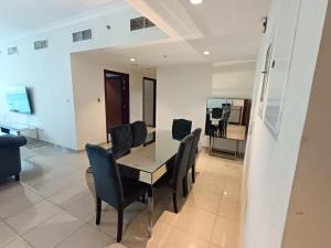 Full sea view, large and luxurious apartment