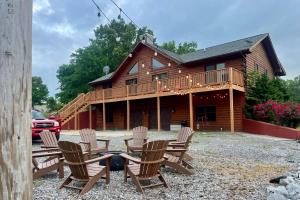4BR Log Cabin Fireplace, Bar & Game Room