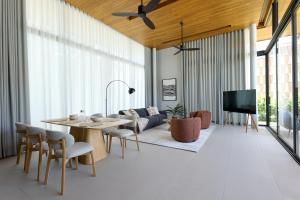 Arana Luxe 3BR Pool Villa at Botanica Four Seasons