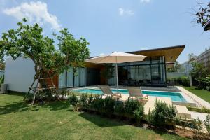 Arana Luxe 3BR Pool Villa at Botanica Four Seasons