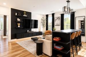 Midnight Luxe Suite with Walkable Area and Free Parking