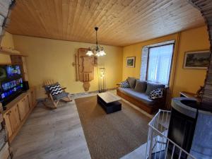 FIVE PEAKs APARTMENT