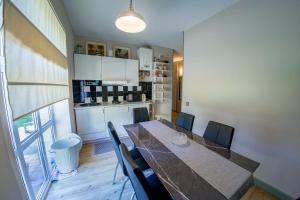 New House, Private Garden & Parking City Center
