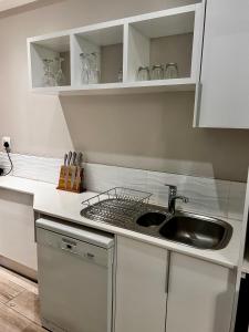 The regency 305