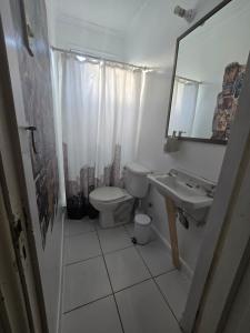 Íntimo Dormitorio con baño y acceso independiente