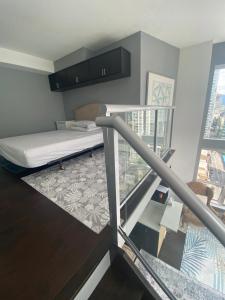 vancouver downtown panhouse luxury suite with balcony close to microsoft and amzon