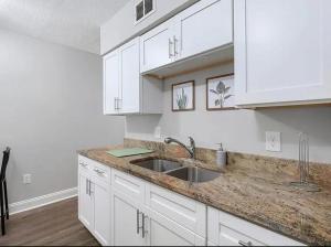 Modern 2 bedroom stay in Memphis near Beale St & St Jude