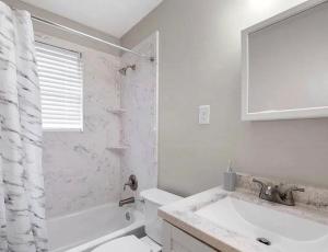 Modern 2 bedroom stay in Memphis near Beale St & St Jude