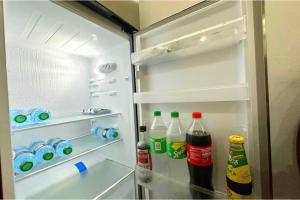 Modern 1BR in Kilimani, Nairobi, Kenya with Fast wifi, Netflix and Gym