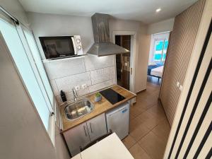 Suites nuevas con baño privado frente al metro st MWC Barcelona-FIRA