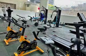 Modern 1BR in Kilimani, Nairobi, Kenya with Fast wifi, Netflix and Gym