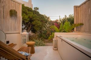 Fino Amore Private Jacuzzi Suite in Mykonos Town