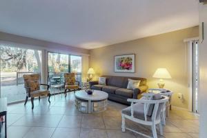 Hickory Cove 18