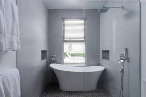 Westmoreland Luxury Villa, Pool, Sea Views, Beach Club Access