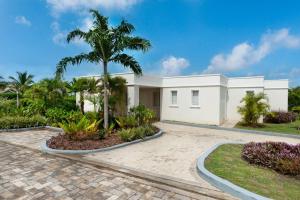 3 bed Luxury villa with sea views on Platinum Coast & beach club access