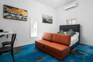 Plush Hotel Downtown Toronto