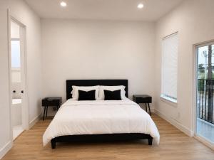 Modern 3BR Luxury Home Near Downtown Houston