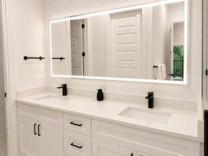 Modern 3BR Luxury Home Near Downtown Houston