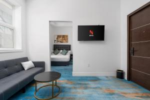 Plush Hotel Downtown Toronto