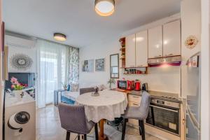 Aureola Center Apartment
