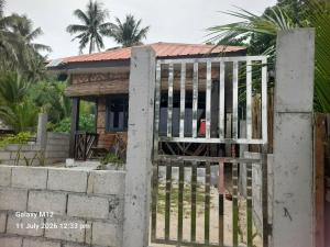 Zyrine Homestay - Seawall Side
