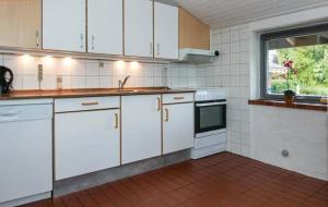 Bright Holiday Home Near Beach And Coast