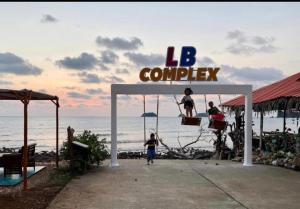 Lonely beach complex titanic hotel in beach shopping street markets ในศูนการค้าติดทะเล