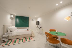 1Min from Busan Stn Free Luggage Storage Prime Location