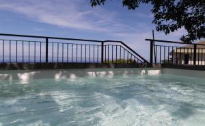Le Tre Terrazze sul Blu vista mare, piscina idromassaggio, posto auto coperto