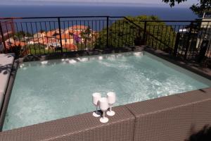 Le Tre Terrazze sul Blu vista mare, piscina idromassaggio, posto auto coperto
