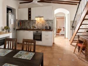 Casa del Carrubo con Piscina, relax in campagna vicino al mare