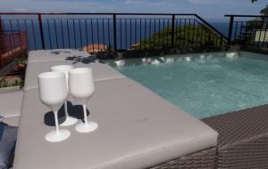 Le Tre Terrazze sul Blu vista mare, piscina idromassaggio, posto auto coperto