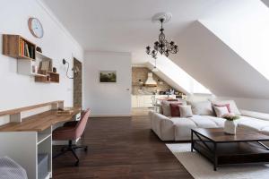 Elegant Provence Apartment on Tomas Garrigue Masaryk Avenue