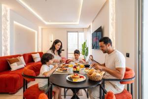 CFC Hidden Gem with Double terrasse GYM & Parking