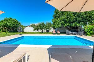 Villa Kutija with heated pool