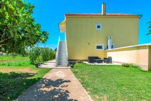 Villa Kutija with heated pool