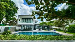 Luxury Beachfront Private Pool Villa 5BR Sanctuary Ho Tram 1000m2