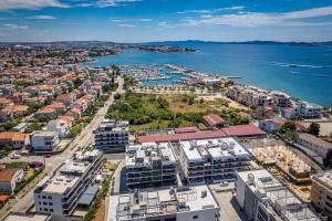 Olive Luxe Penthouse with Jacuzzi and Sea View