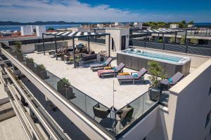 Olive Luxe Penthouse with Jacuzzi and Sea View