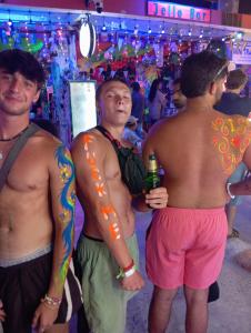 2D Hostel and Bar