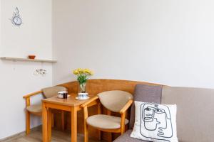 Przytulne Studio z Balkonem przy Promenadzie 50 m do Plaży by Noclegi Renters