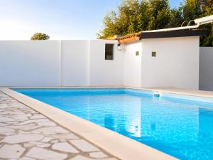 Casa del Carrubo con Piscina, relax in campagna vicino al mare